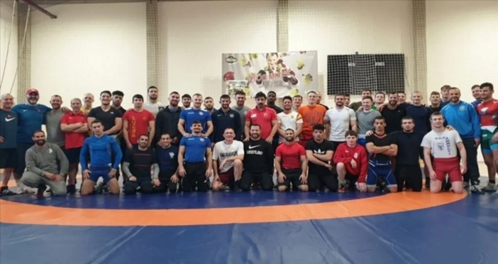 Milli güreşçiler olimpiyat elemelerine odaklandı