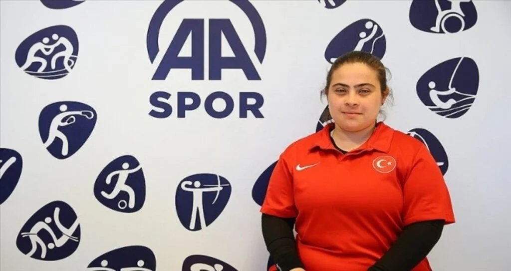 Milli sporcu Çevik madalyalarını Mehmetçiğe sunmak istiyor