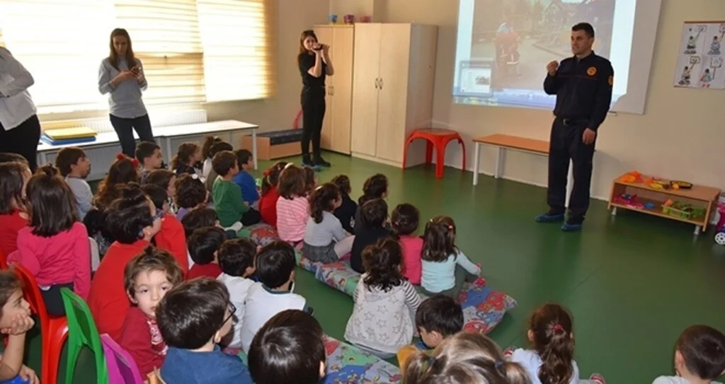 Miniklere itfaiye ve AFAD eğitimi