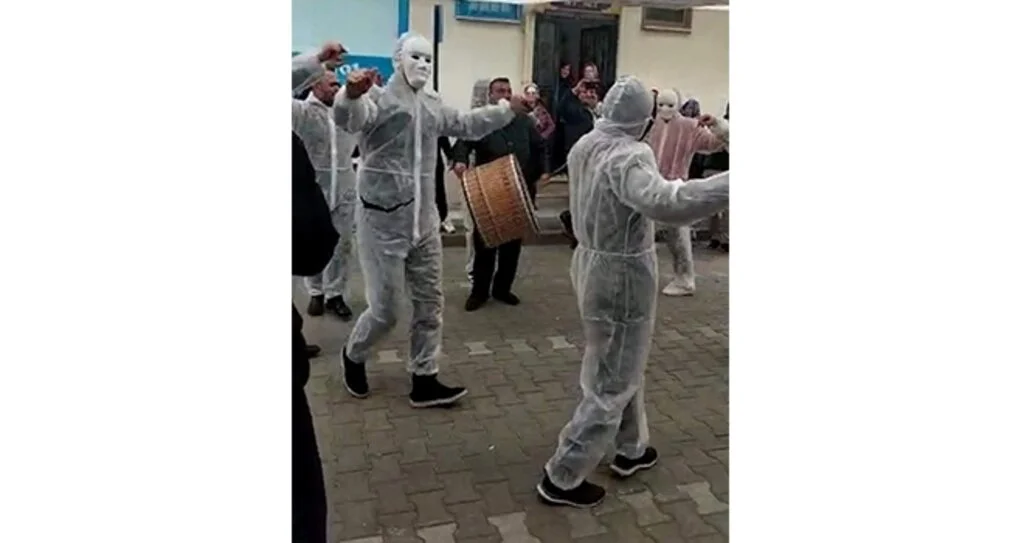 Ne düğünden vazgeçtiler ne de tedbir almaktan...
