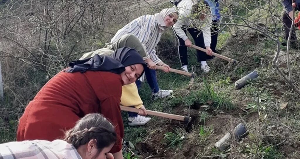 Öldürülen Kadınların İsmi Fidanlara Verildi