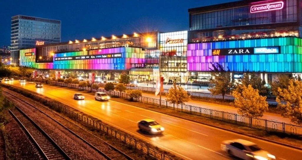 Piazza'da açılış kapanış saatinde değişiklik yok