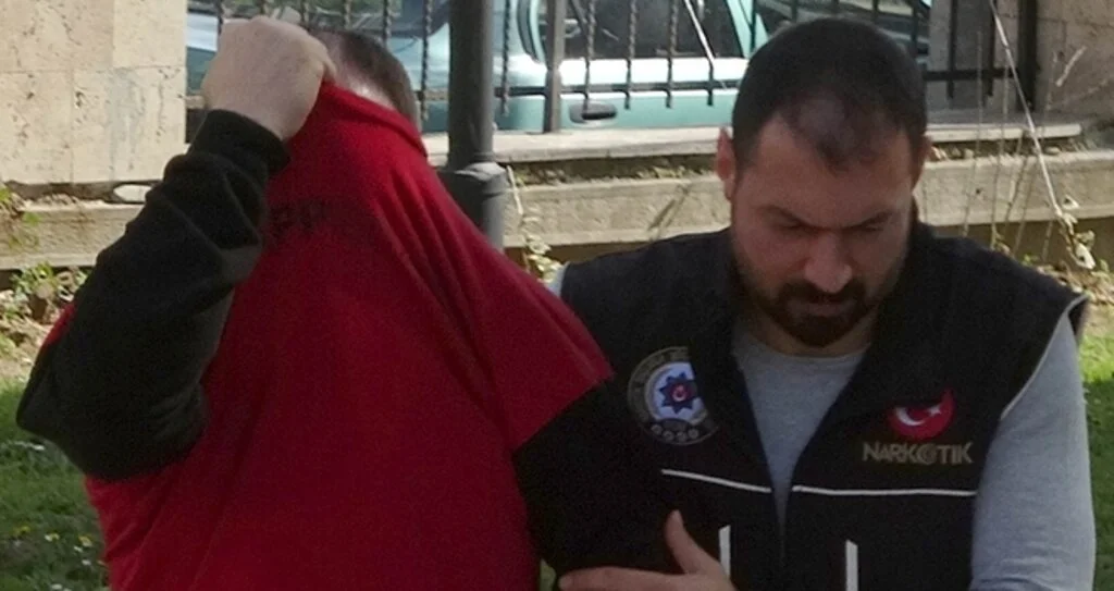 Polisten kaçarken yanan araçtaki 5 kilo bonzai ile ilgili sürücü adliyeye sevk edildi