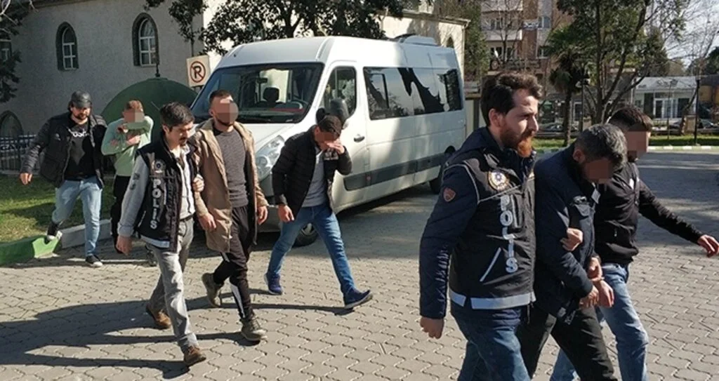 Samsun'da uyuşturucu suçundan aranan 8 kişi gözaltına alındı