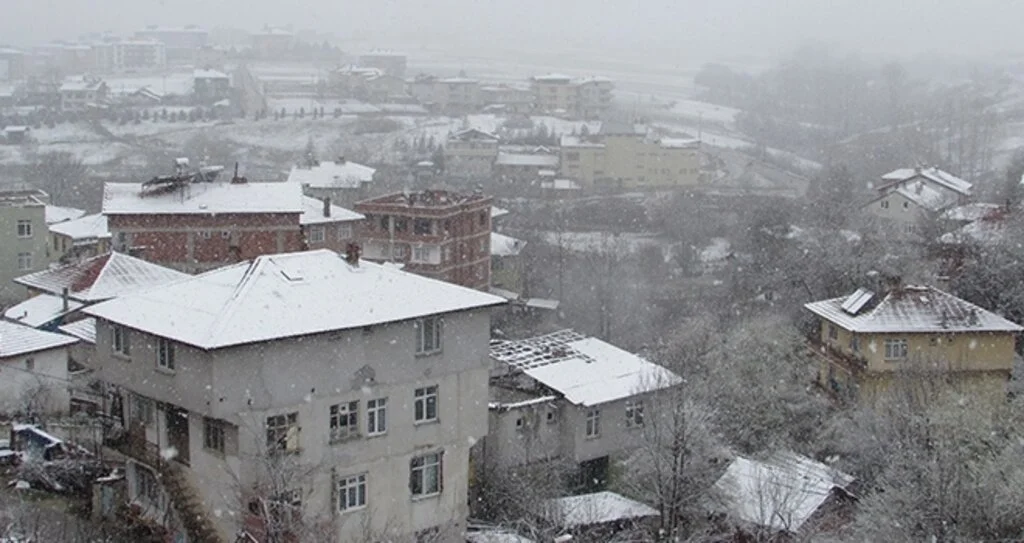 Samsun'un Yüksek Kesimlerine Kar Yağdı