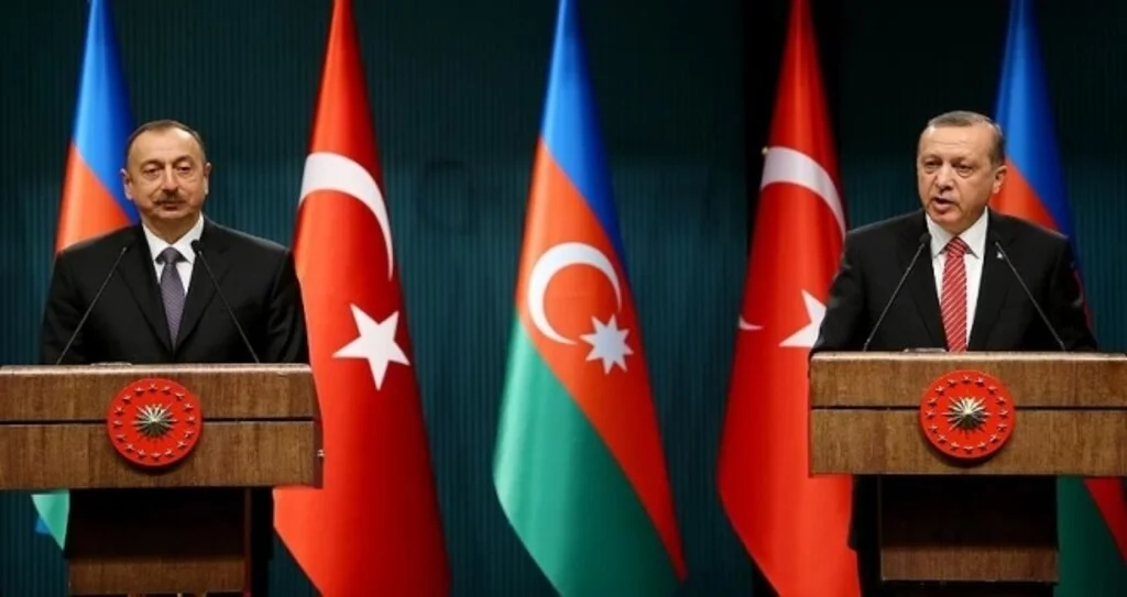 Türkiye-Azerbaycan arasında kara ve hava yolu ulaşımı geçici süreyle durduruldu