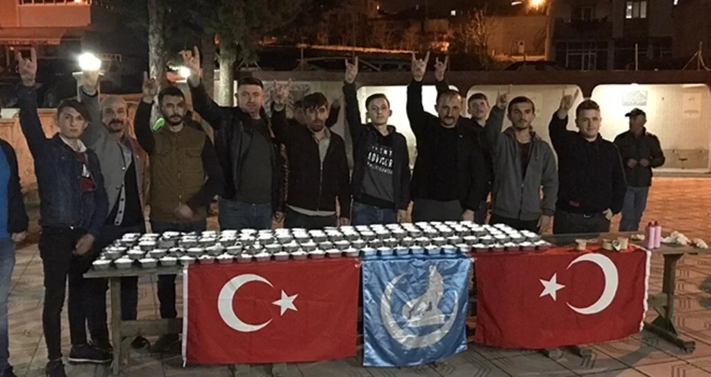Ülkücüler lokma dağıttı
