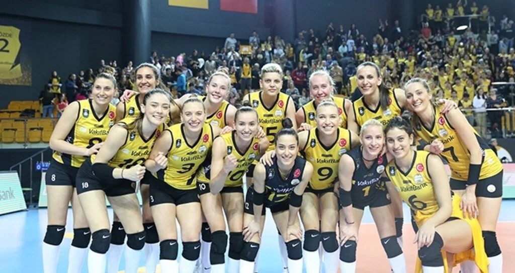 VakıfBank üst üste sekizinci yarı final için sahada
