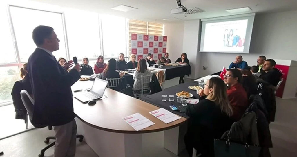 Veli ve Öğretmenlere Sağlık Semineri