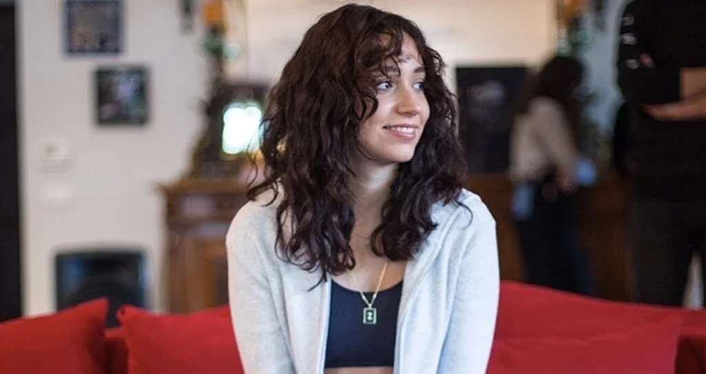 ZEYNEP BASTIK KİMDİR?