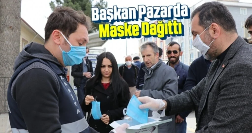 Başkan Pazarda Maske Dağıttı