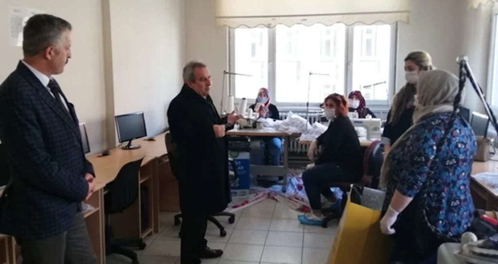 Çarşamba maske üretiyor