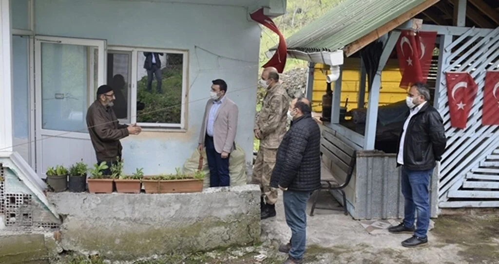 Emekli maaşını kampanyaya bağışlayan 88'lik Mustafa dede: Memleketimize canımız feda