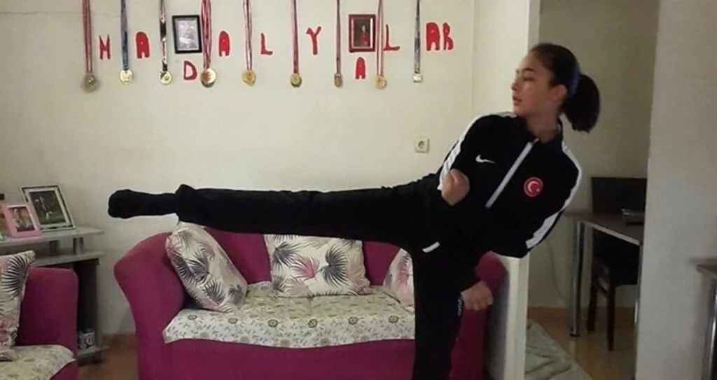 'Evde Kal Sporla Kal'