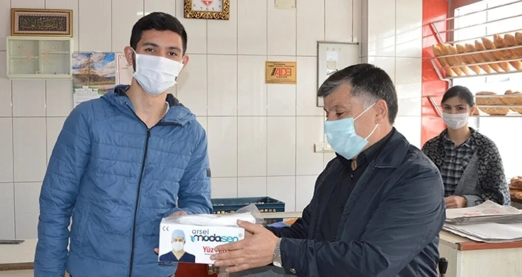 Havza Belediyesi fırınlara maske dağıttı