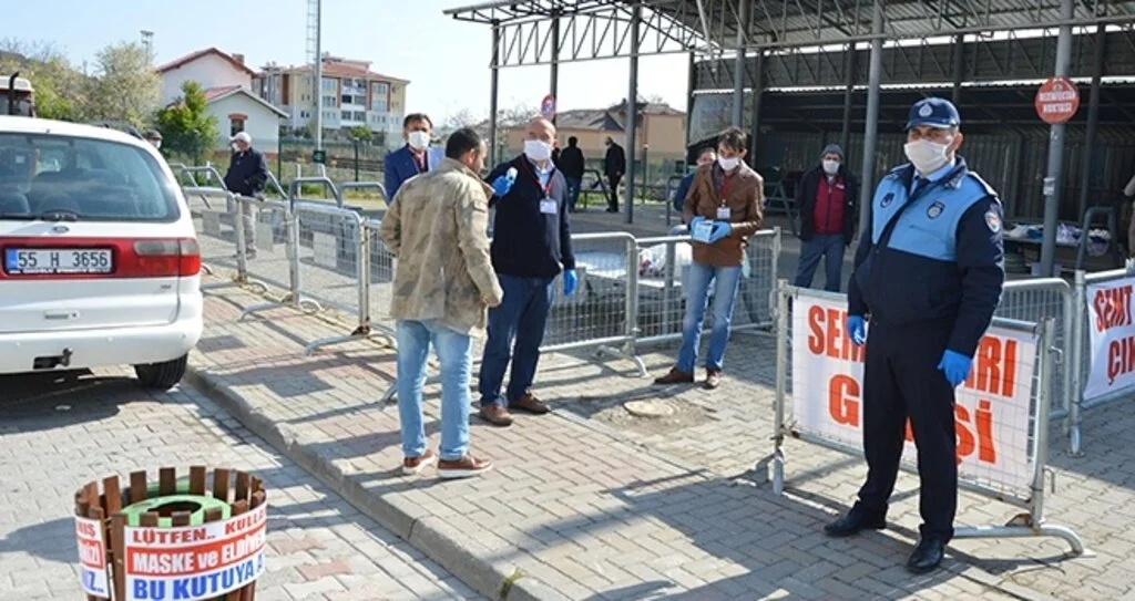 Havza'da Pazarlarda Maske Dağıtıldı
