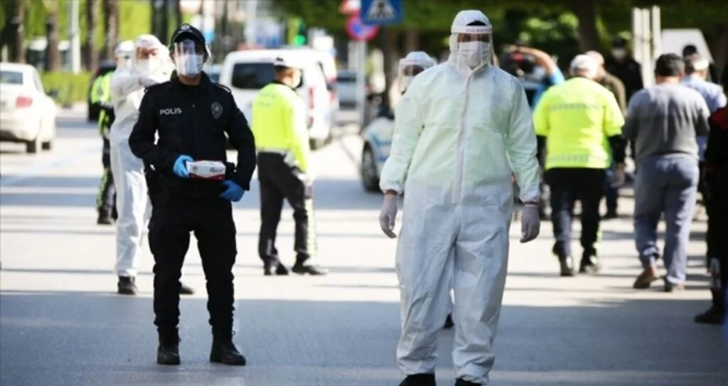 İçişleri Bakanlığı: Sosyal mesafe kuralını ihlal eden 3205 kişiye idari/adli işlem uygulandı