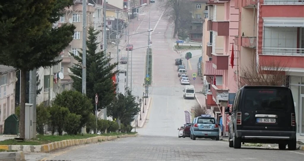 Kavak korana virüsüne karşı sokağa çıkmıyor