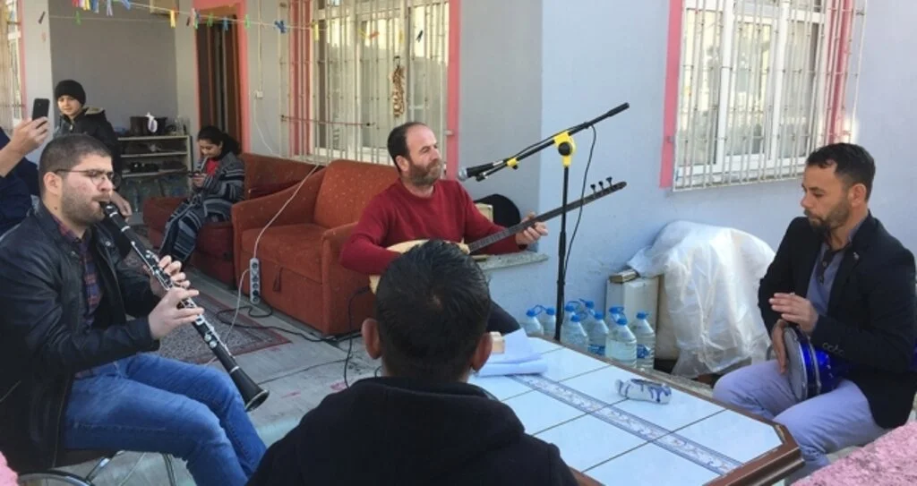 Samsun'da Mahalle Sakinlerine Moral Konseri