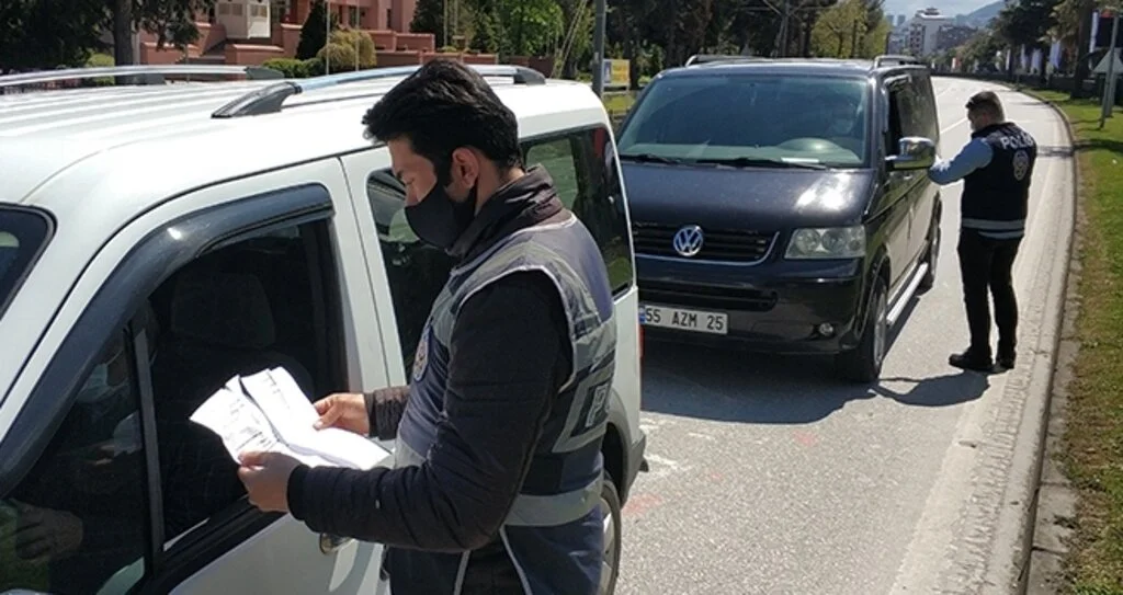 Samsun'da sokağa çıkma yasağında polis denetimi