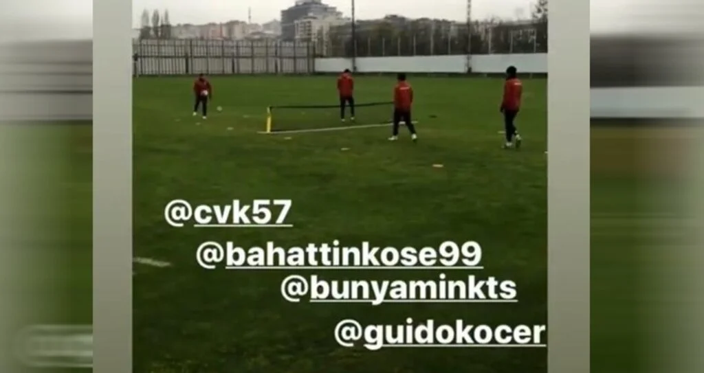 Samsunsporlu futbolcular ayak tenisi oynadı