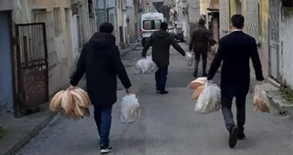 Sevdamız Samsun kapı kapı gezip, ekmek dağıttı