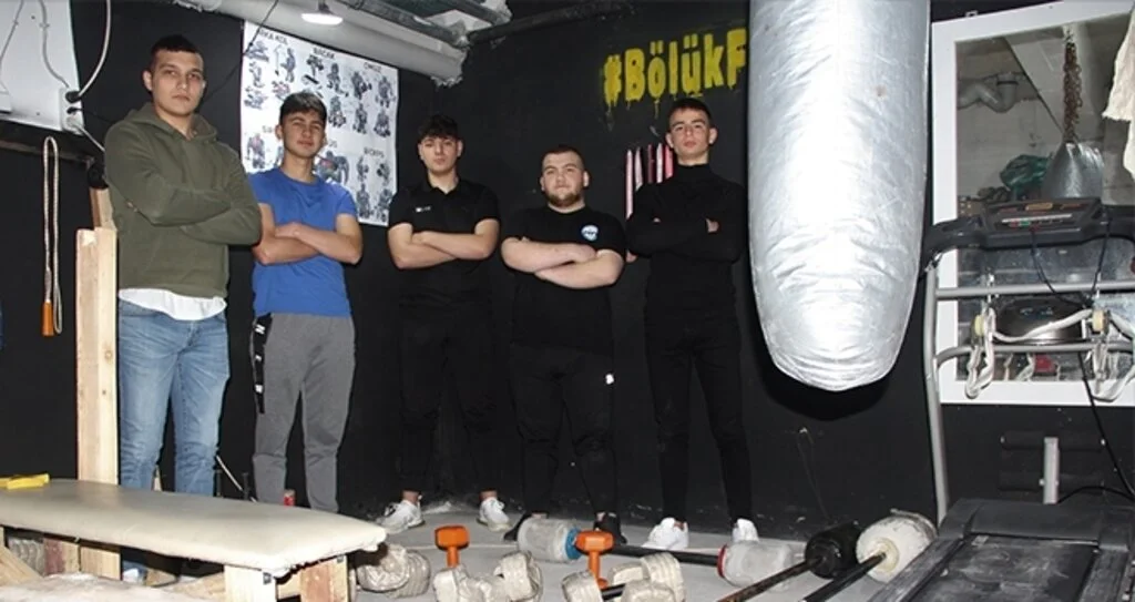 Spor aletleri pahalı gelince kendi spor salonlarını yaptılar
