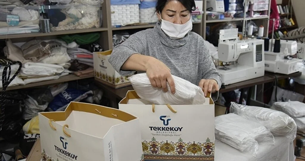 Tekkeköy Belediyesi koruyucu maske üretiyor