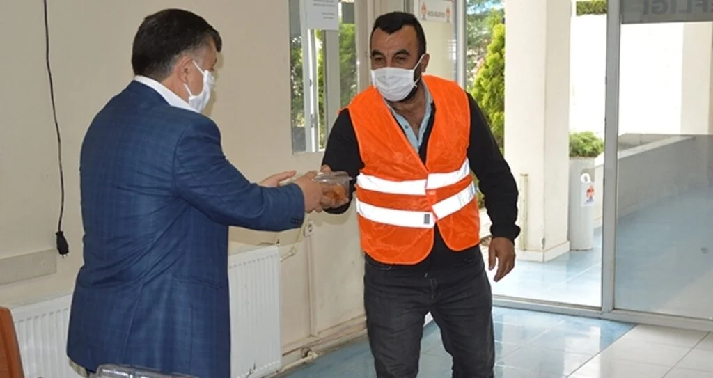 Temizlik Çalışanlarına 'Tatlı Teşekkür'