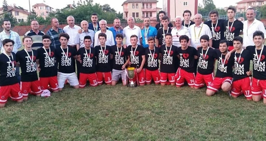 U16'lar Şampiyonluk Kupasını Getirdi