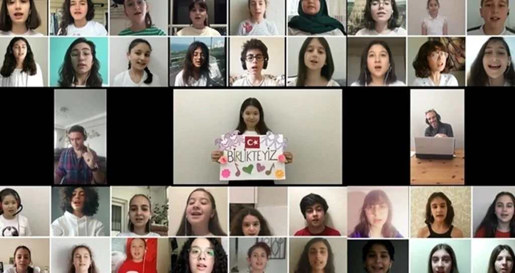 19 Mayıs'a özel evden konser