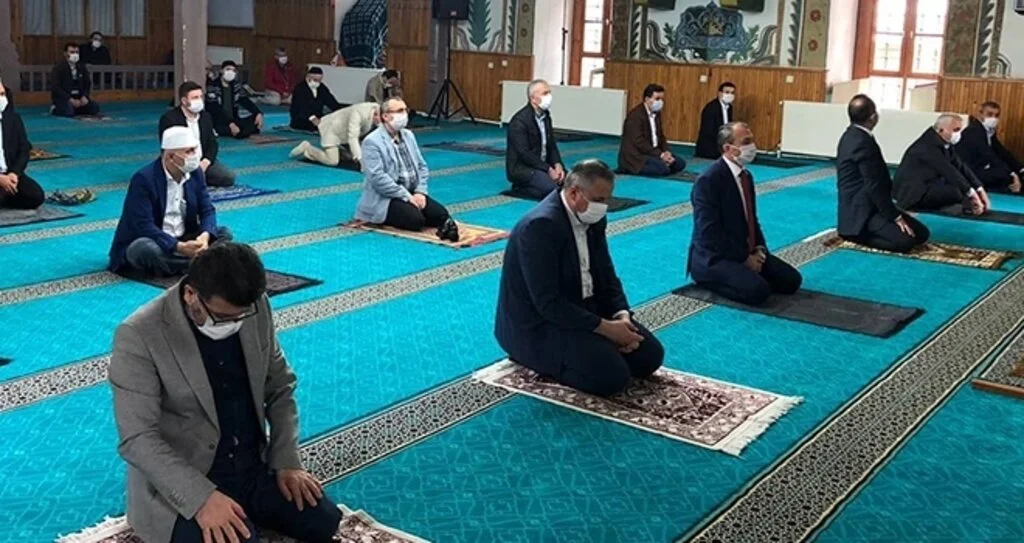 74 Gün Sonra İlk Cuma Namazı