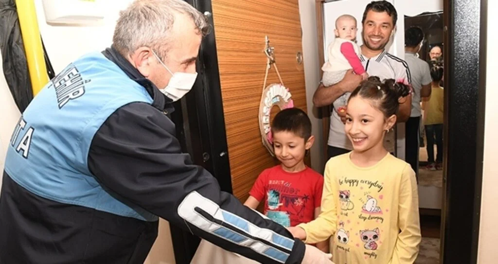 Başkan Demir, çocukları sevindirdi