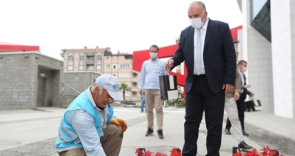 Canik Belediye Başkanı İbrahim Sandıkçı belediye personelinin bayramını kutladı