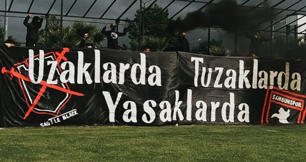 Castle Black'ten pankartlı destek