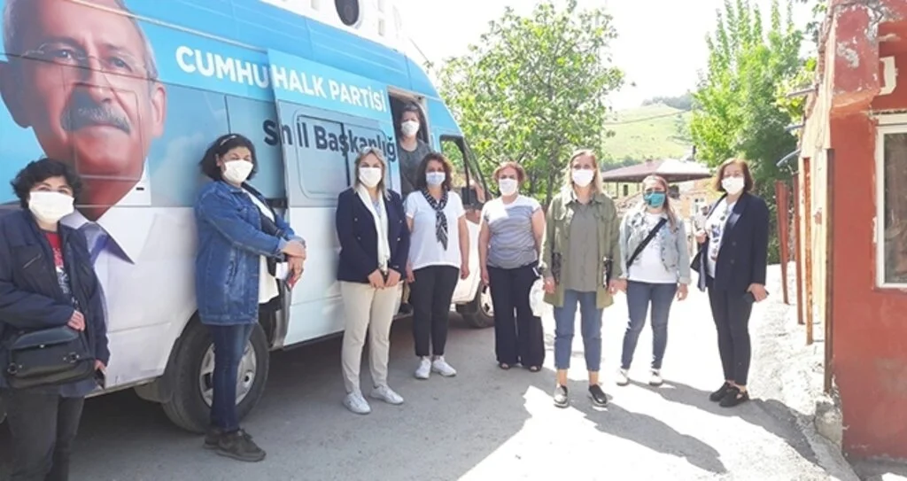 CHP'li Kadınlardan Annelere Hediye