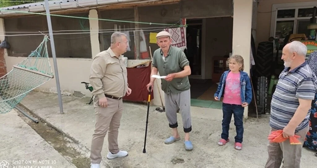 Emekli maaşıyla kampanyaya destek oldu