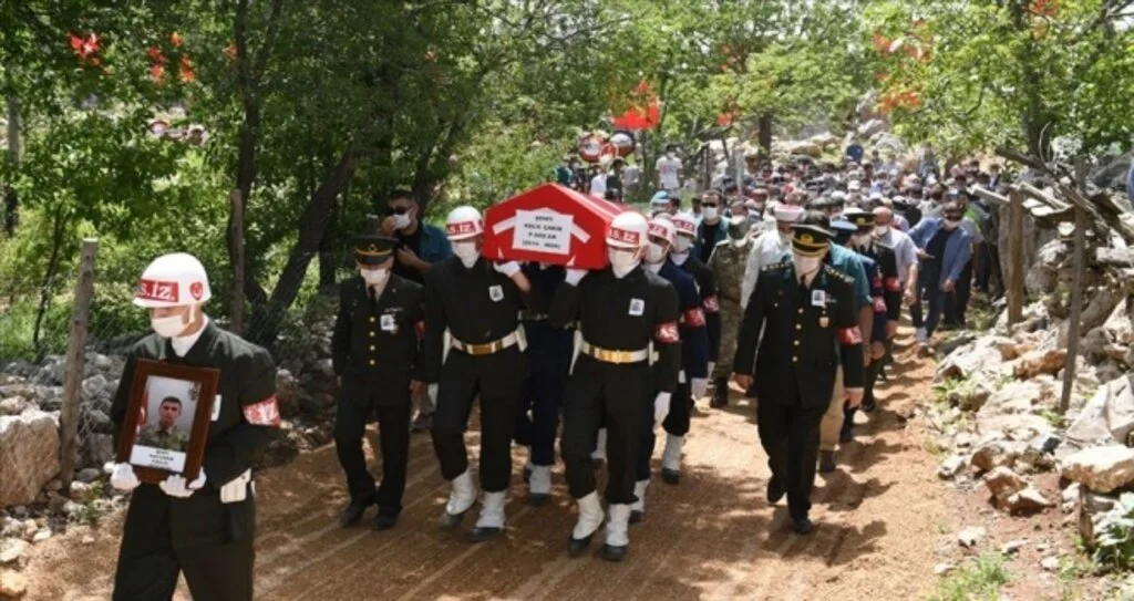 Hakkari'de şehit olan Piyade Er Halil Çakır son yolculuğuna uğurlandı