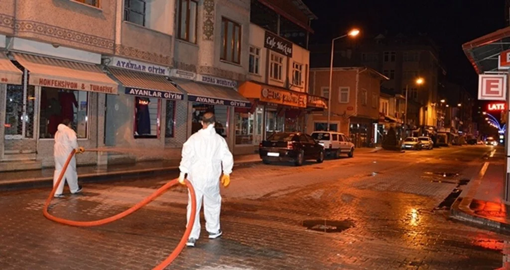 Havza'da gece dezenfeksiyon çalışması