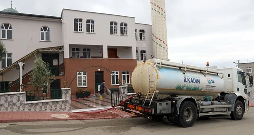 İlkadım'da camiler cuma namazına hazır