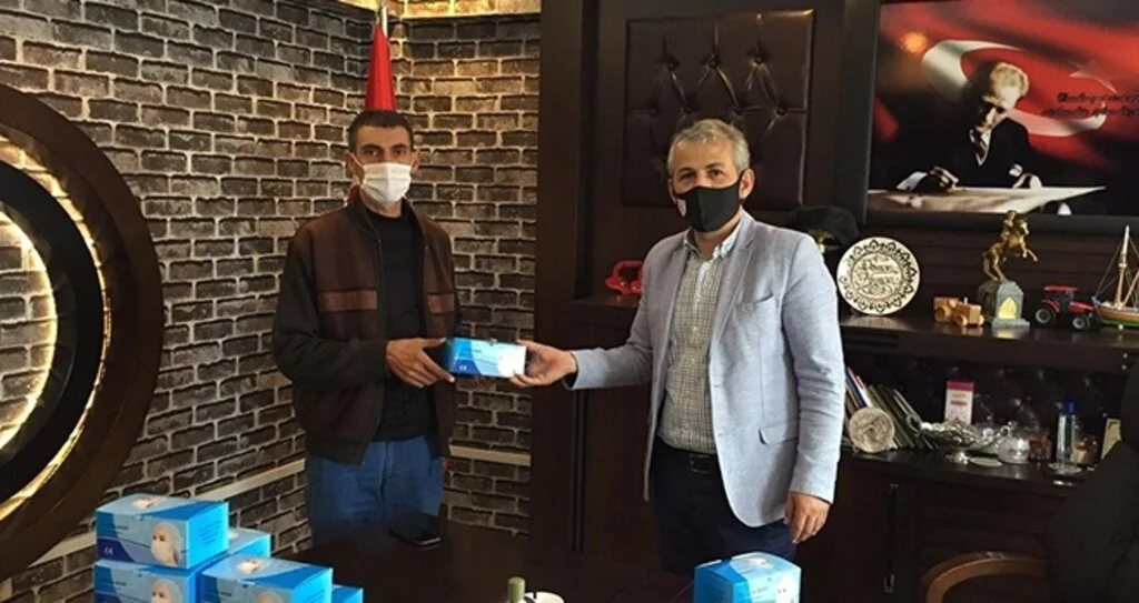 Mevsimlik işçilere maske dağıtımı