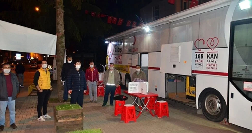Orucunu açan kan bağışına koştu