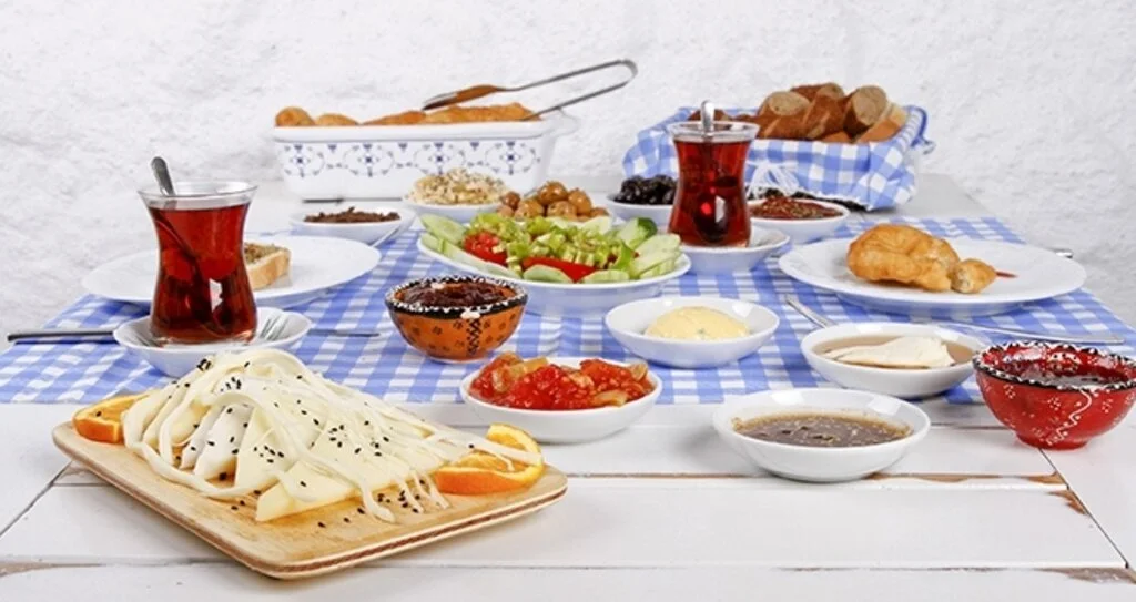Ramazan Bayramı’nda aşırıya kaçmadan beslenmenin yolları