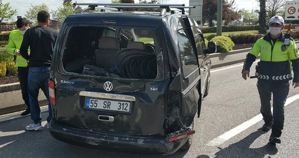 Samsun'da hafif ticari araçla otomobil çarpıştı: 1 yaralı