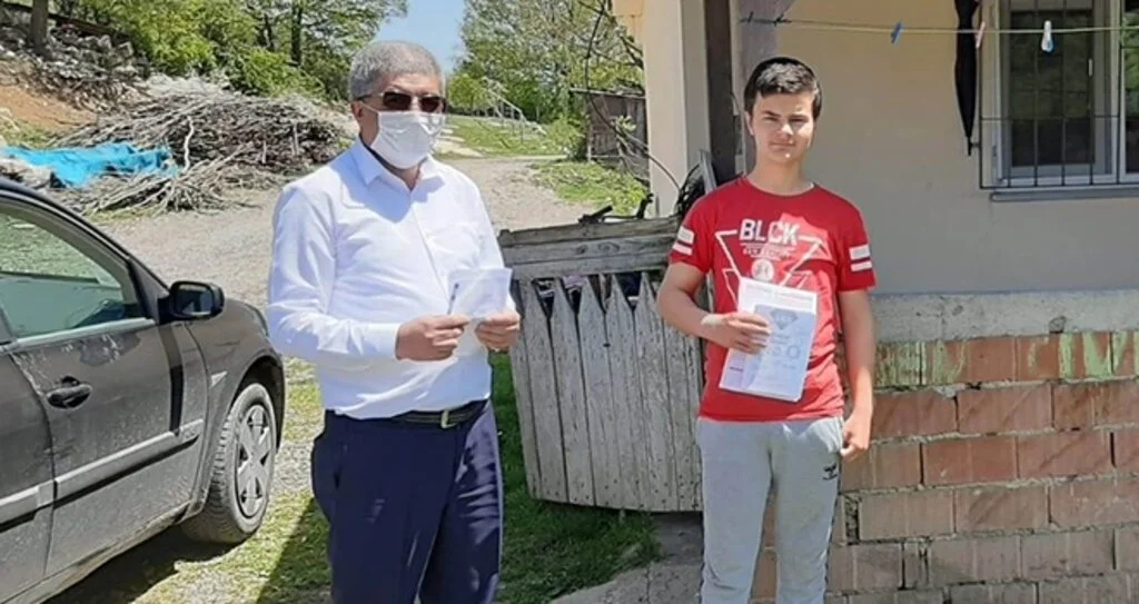 Sınav kitapçıkları evlerine getirildi