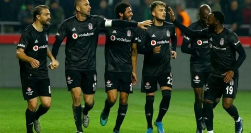 Son dakika: Beşiktaş'ta iki kişi koronavirüse yakalandı