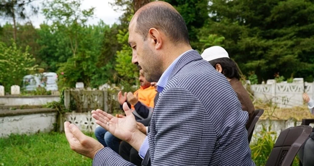 Terme Belediyesi mezarlıkları boş bırakmadı
