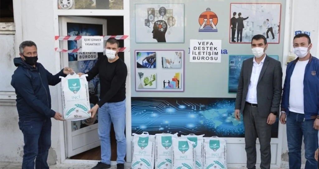 Vefa Destek Grubu Üyelerine Un Hediyesi