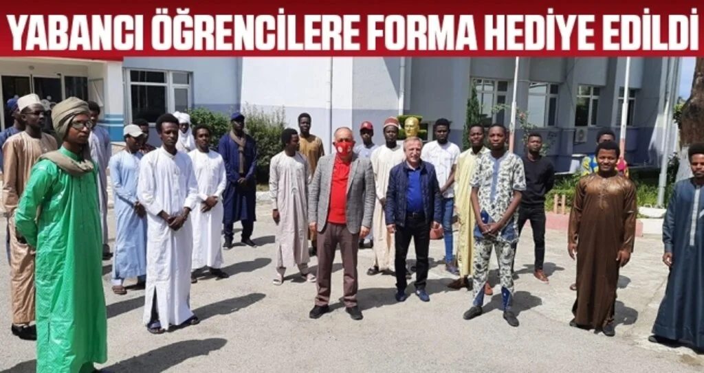 Yabancı Öğrencilere Forma Hediye Edildi