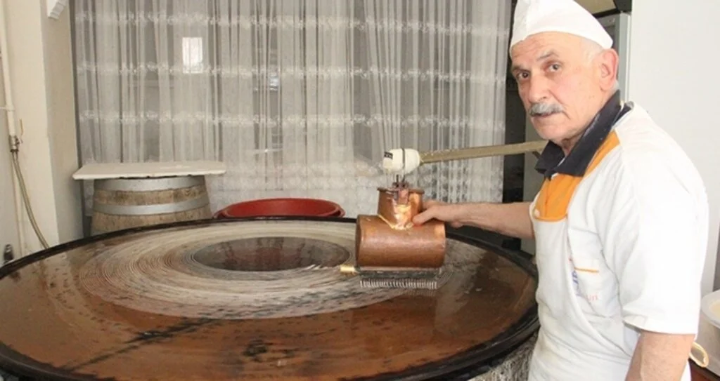 Yarım Asırdır Kadayıf Döküyor